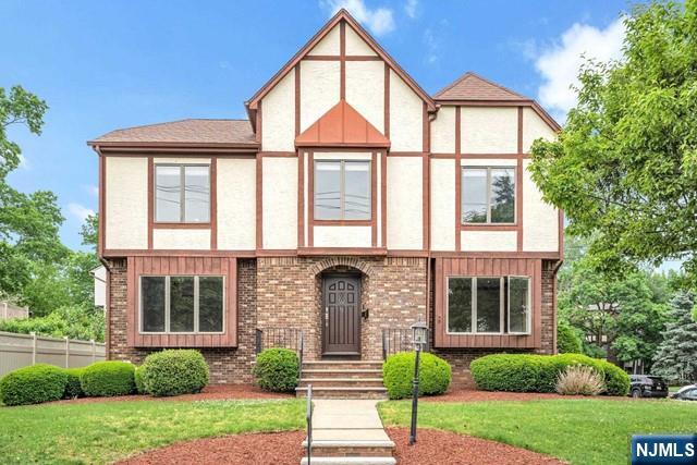 Property for Sale at 23 Bohnert Place, Waldwick, New Jersey - Bedrooms: 4 
Bathrooms: 3 
Rooms: 10  - $850,000