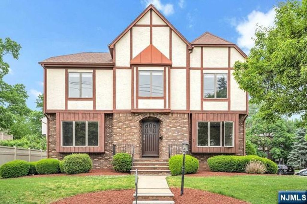 Photo of 23 Bohnert Place, Waldwick, NJ 07463 (MLS # 25019406)