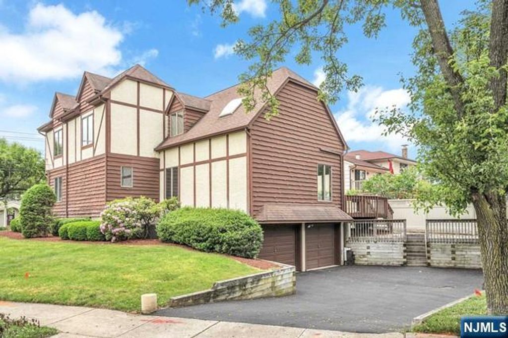 Photo of 23 Bohnert Place, Waldwick, NJ 07463 (MLS # 25019406)