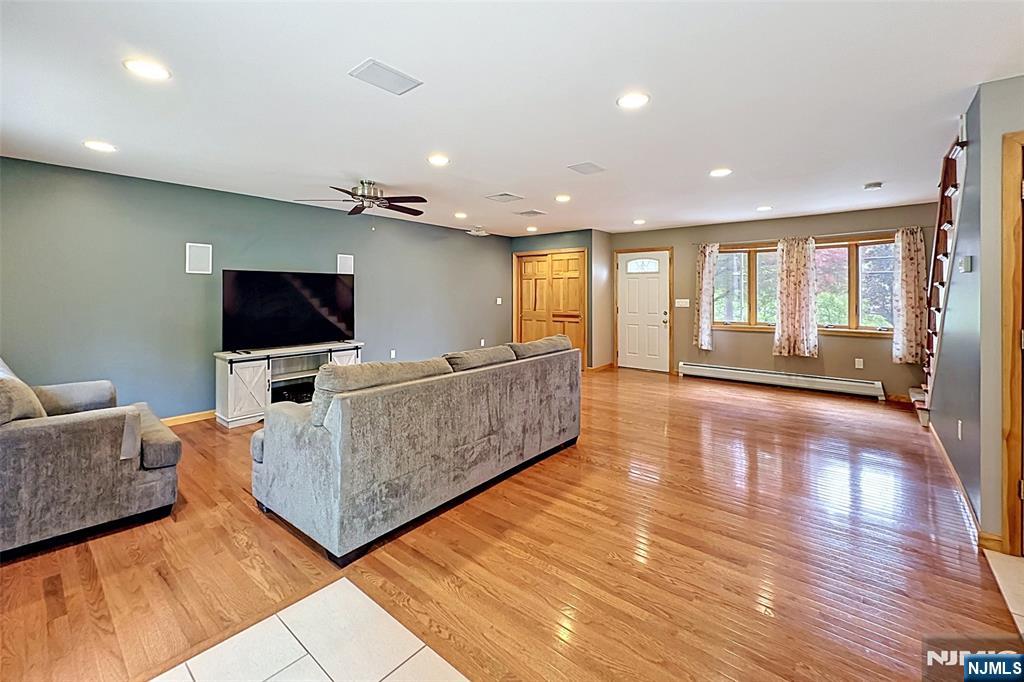 27 Seneca Avenue