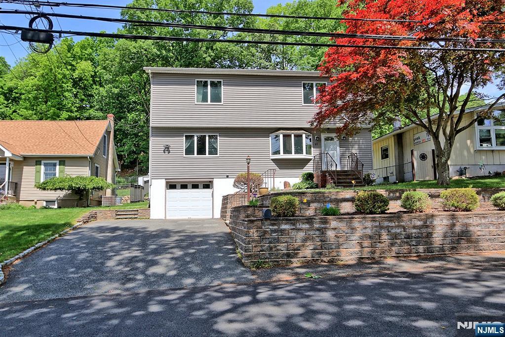 27 Seneca Avenue