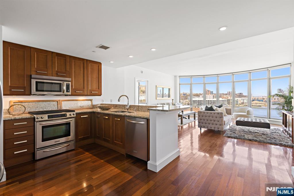 8100 River Road 1013