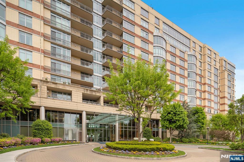 8100 River Road 1013