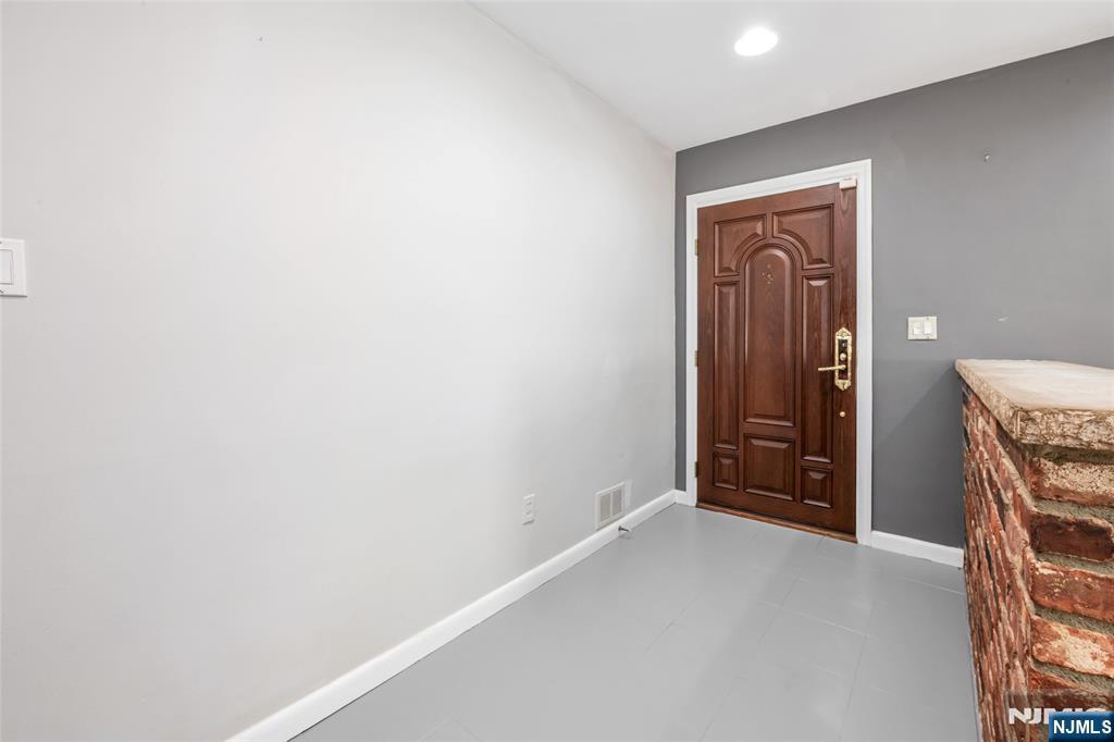 15 Spruce Avenue