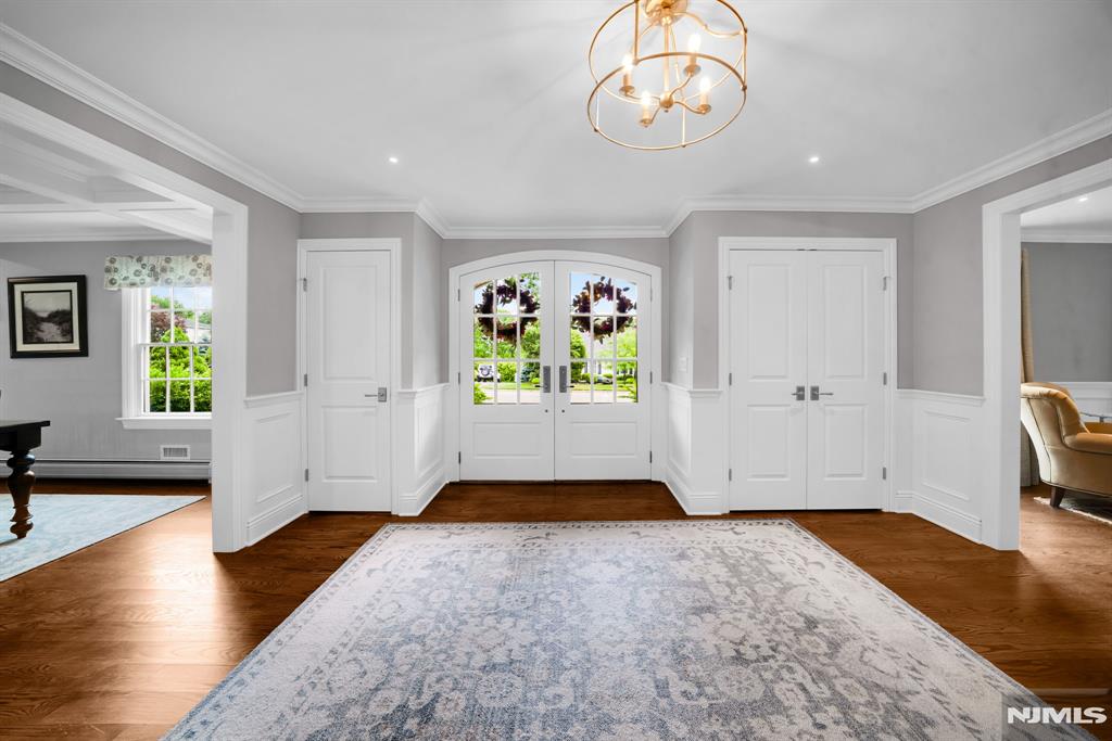 687 East Drive