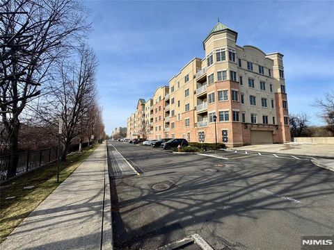 Photo of 1210 Windsor Park Ct #210, Englewood, NJ 07631 (MLS # 26008376)