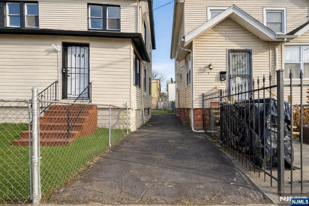 Photo of 162 Columbia Avenue, Newark, NJ 07106 (MLS # 26014000)