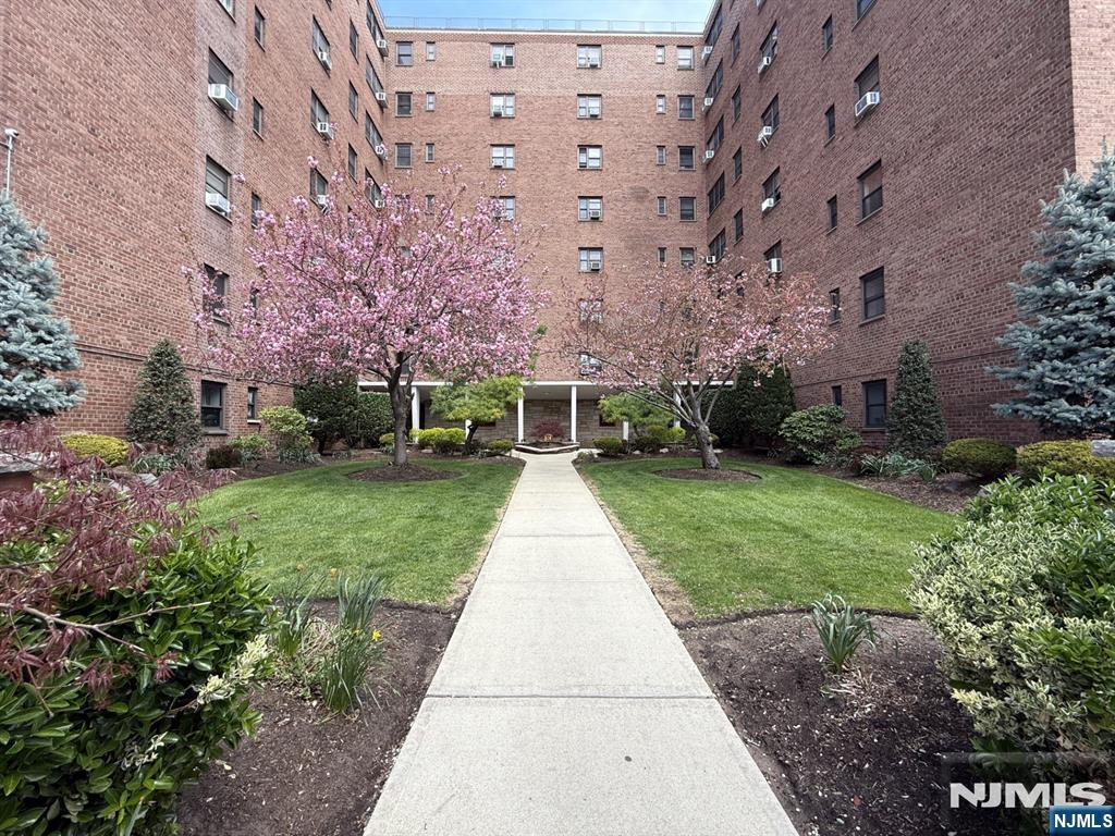 208 Anderson Street S7C