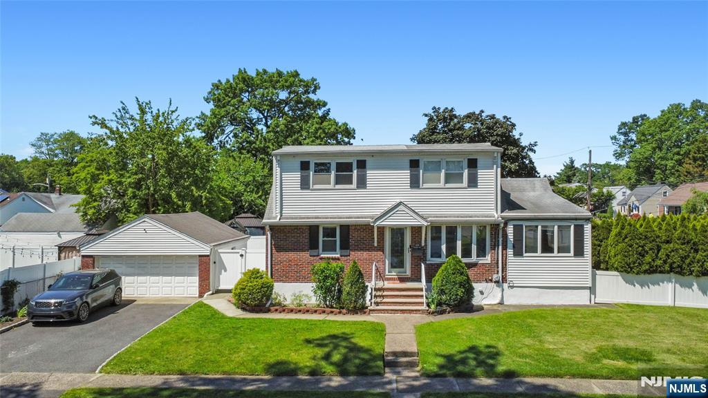 120 Godwin Avenue, Elmwood Park, New Jersey - 5 Bedrooms  
2 Bathrooms  
10 Rooms - 