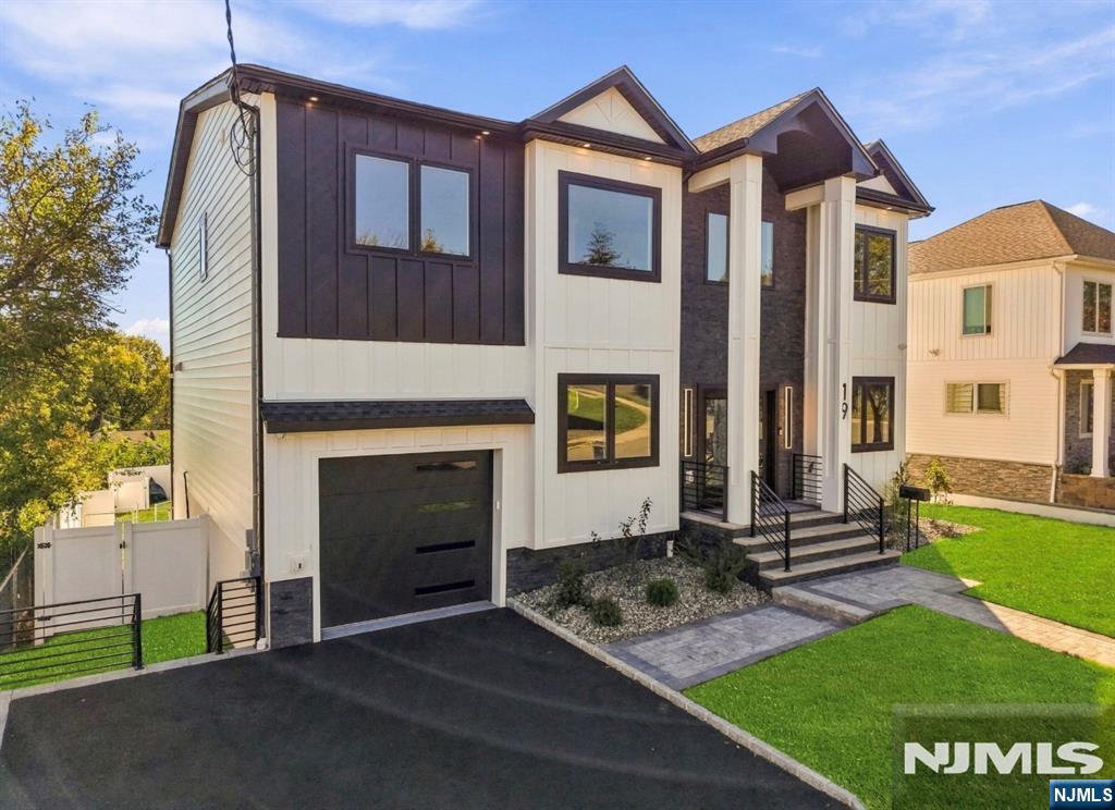 19 Mayfair Place