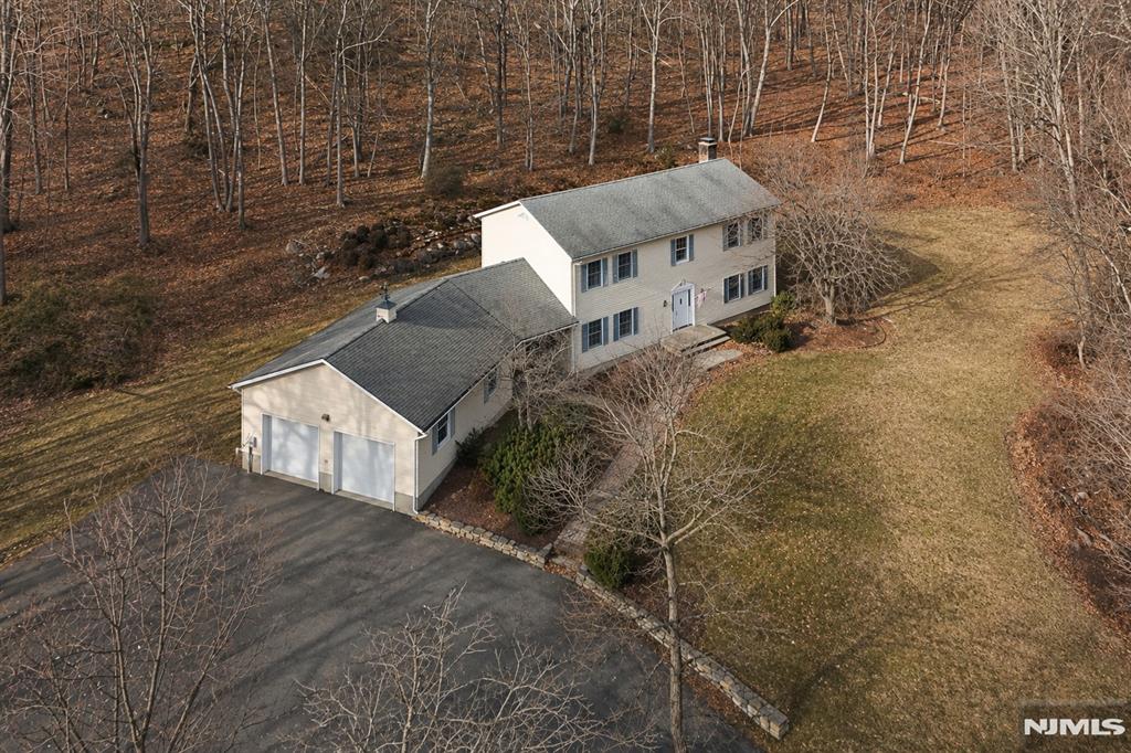 611 Snake Den Road
