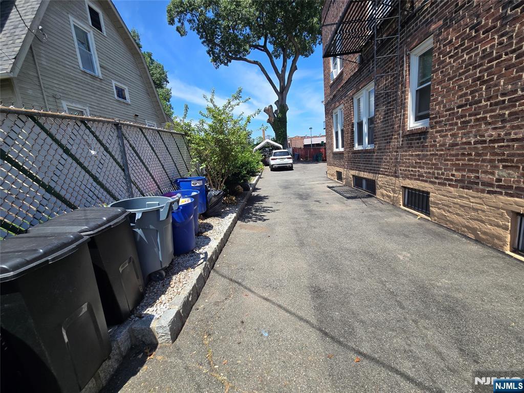 839-845 Sanford Avenue
