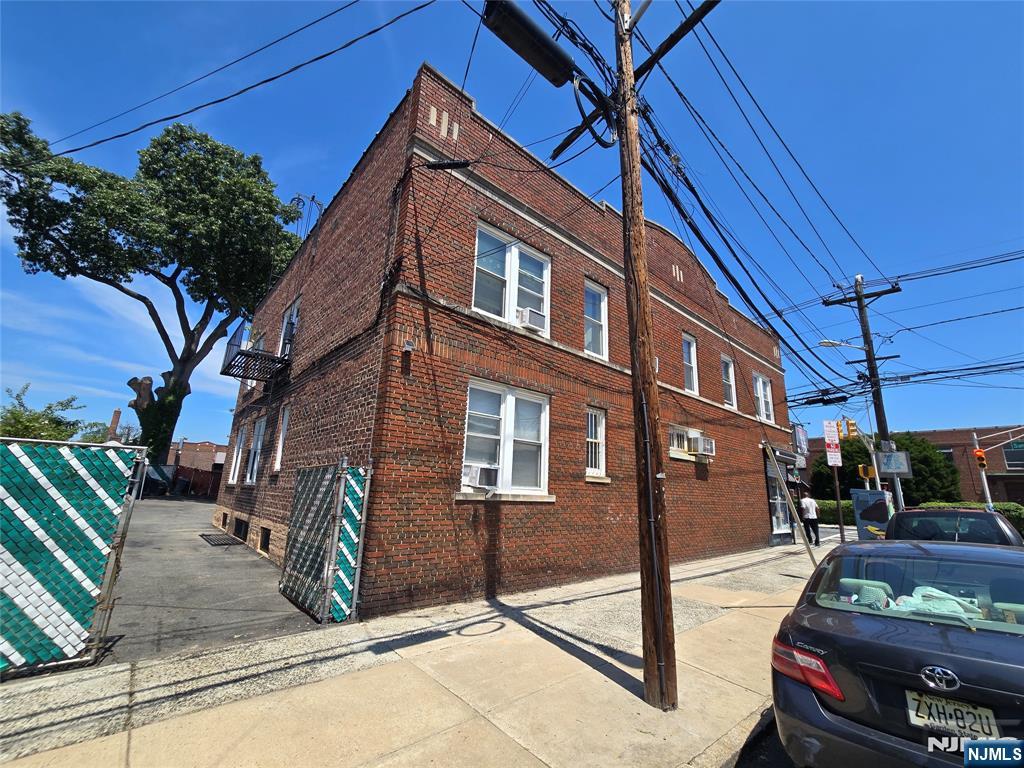 839-845 Sanford Avenue
