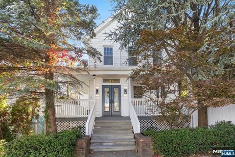 46 Garden Place Edgewater NJ 07020