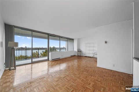 Photo of 5 Horizon Road #412, Fort Lee, NJ 07024 (MLS # 25035676)