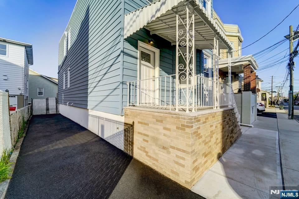 170 Front Street 1