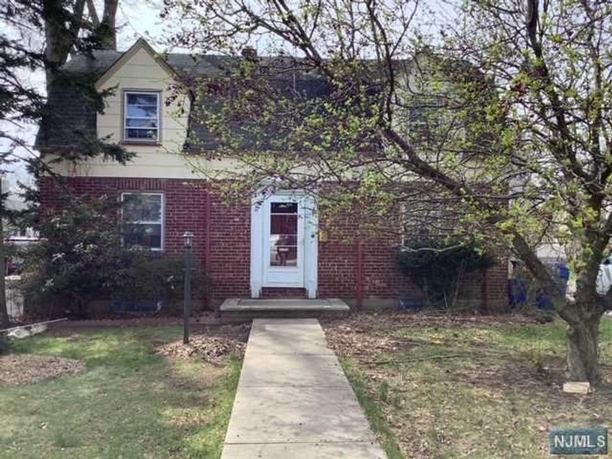 THIS DUTCH COLONIAL FEATURES 5 BEDRROM & 2 FULL BATHS, ON A DEAD END STREET. 1ST FLOOR HAS LR,MEIK, 2 BEDROOMS & A FULL BATH, WHILE 2ND FLOOR HAS 3 BEDROOMS & A FULL BATH. PARTIALLY FIN. BASEMENT. PLENTY OF CLOSETS, BKYARD, EXCELLENT SCHOOL SYSTEM. CLOSE THE NYC TRANSPORTATION.
