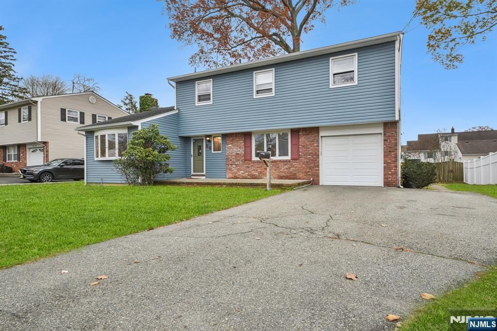 Photo of 36 Arcadia Road, Pompton Lakes, NJ 07442 (MLS # 25043289)