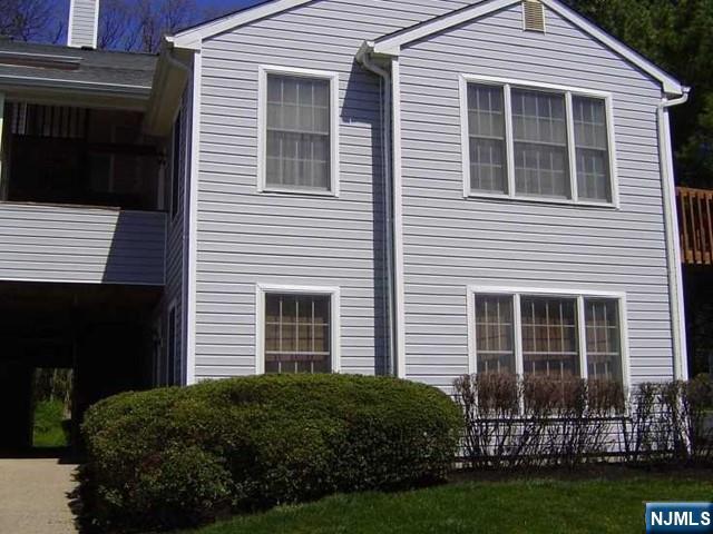 Rental Property at 54 Stonyridge Dr, Lincoln Park Borough, New Jersey - Bedrooms: 3 
Bathrooms: 2 
Rooms: 6  - $2,750 MO.