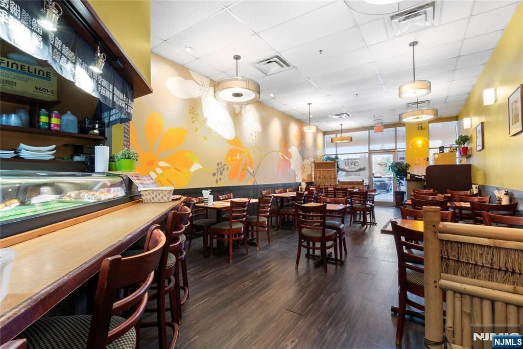 Photo of 856 Franklin Avenue, Franklin Lakes, NJ 07417 (MLS # 25037490)