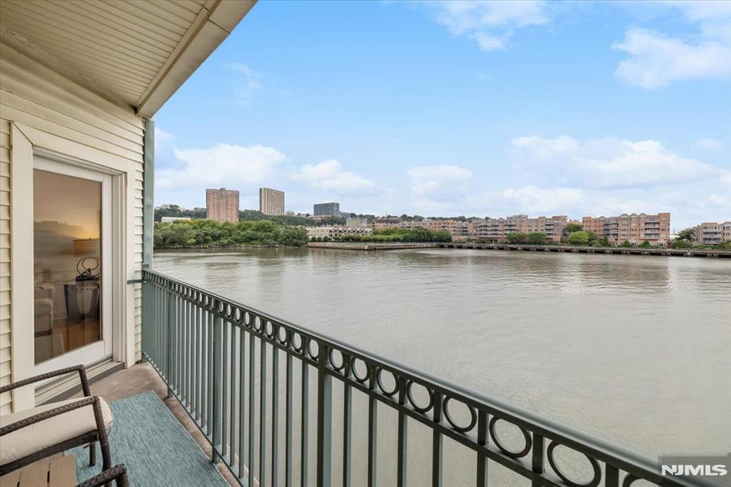 Homes for Sale in Northern NJ | ThisIsRiverEdge.com 106 The Promenade