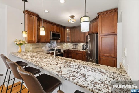 Photo of 106 The Promenade, Edgewater, NJ 07020 (MLS # 26034310)