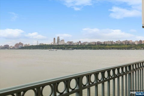 Photo of 106 The Promenade, Edgewater, NJ 07020 (MLS # 26034310)