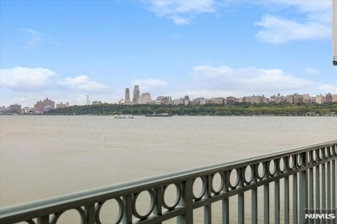 Photo of 106 The Promenade, Edgewater, NJ 07020 (MLS # 26034310)
