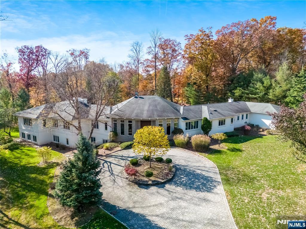 50 Rolling Ridge Road, Upper Saddle River, New Jersey - 5 Bedrooms  
6.5 Bathrooms  
15 Rooms - 