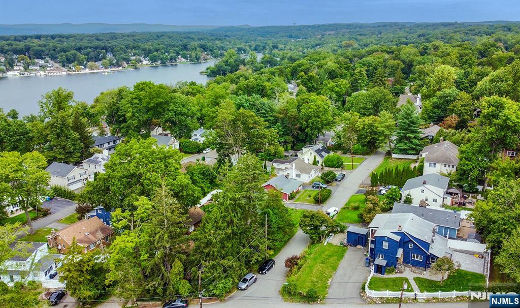 10 Cayuga Trail