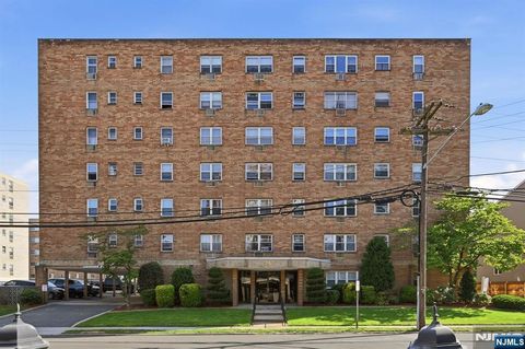 Photo of 25 Jefferson Street #2F, Hackensack, NJ 07601 (MLS # 26026426)