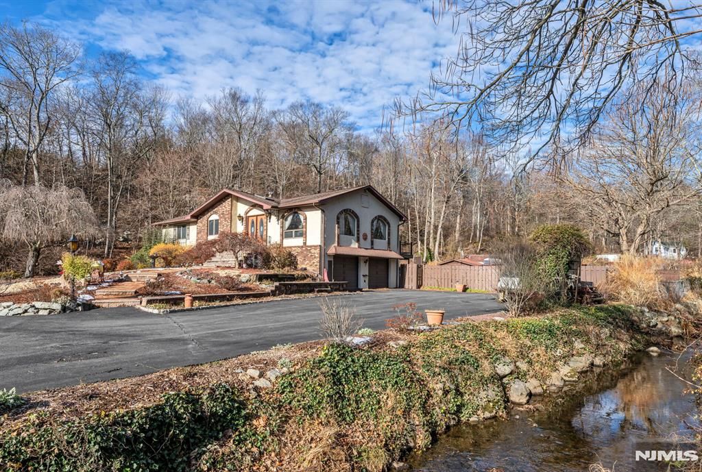 Photo of 174 Conklintown Road, Ringwood, NJ 07456 (MLS # 25042532)