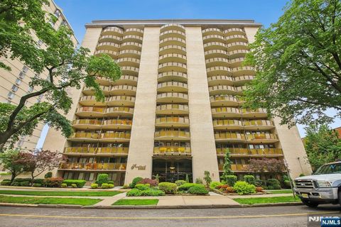 Photo of 150 Overlook AVE #PH3, Hackensack, NJ 07601 (MLS # 26018157)