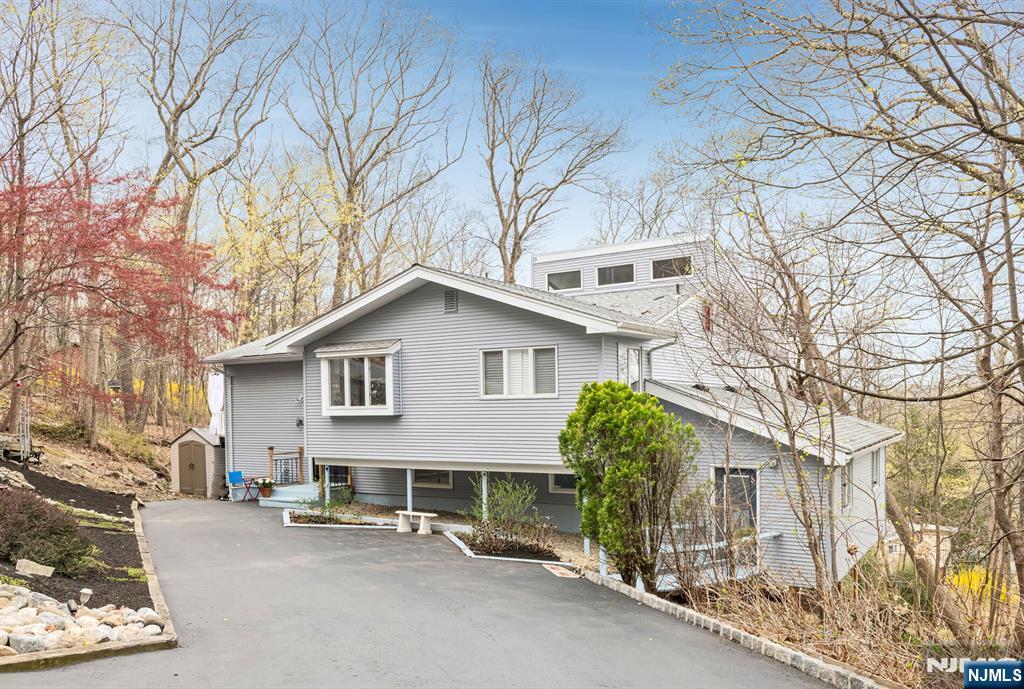 128 Cupsaw Avenue, Ringwood, New Jersey - 4 Bedrooms  
2 Bathrooms  
11 Rooms - 