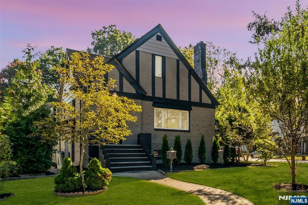 Photo of 721 River Road, Teaneck, NJ 07666 (MLS # 25035467)