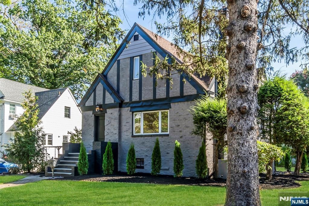 Photo of 721 River Road, Teaneck, NJ 07666 (MLS # 25035467)
