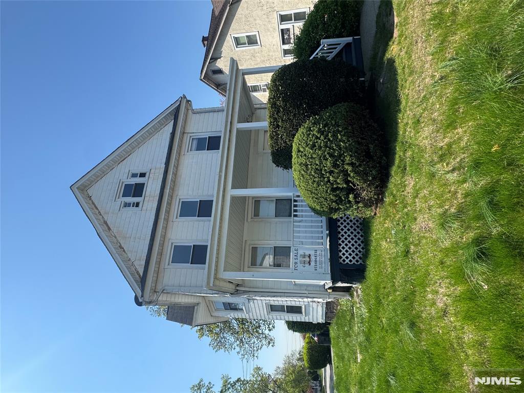 Property for Sale at 34 Palisade Avenue, Bergenfield, New Jersey - Bedrooms: 4 
Bathrooms: 2 
Rooms: 9  - $779,000