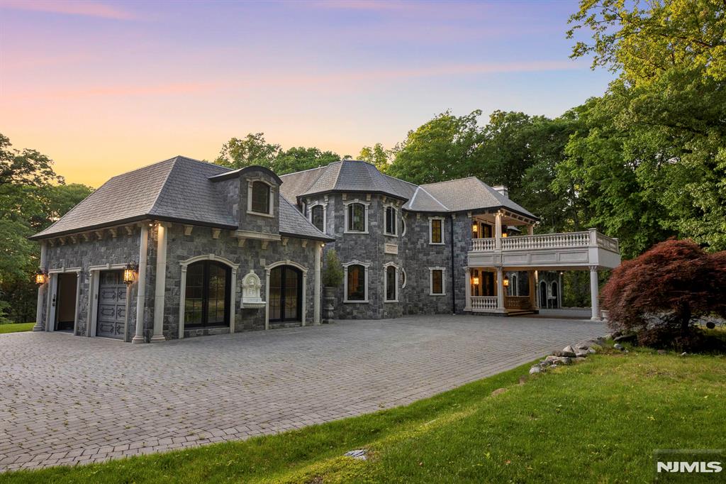 105 Chestnut Ridge Road