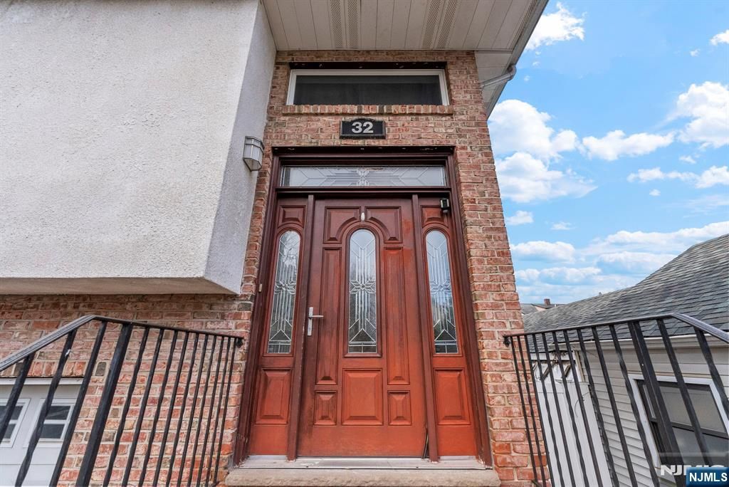 Photo of 32 Hayward Place, Wallington, NJ 07057 (MLS # 26000133)