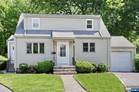 Photo of 20 Dojean Court, Bergenfield, NJ 07621 (MLS # 26018359)