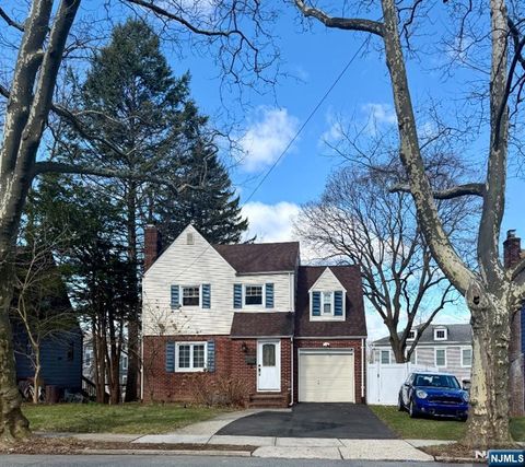 Photo of 600 Palisade Avenue, Teaneck, NJ 07666 (MLS # 26015235)