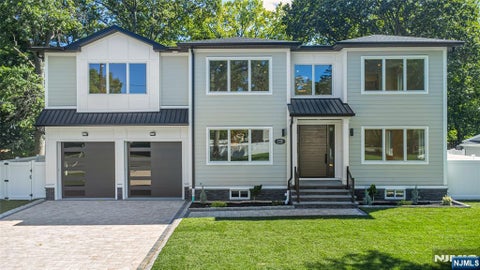 Photo of 778 Wynetta Place, Paramus, NJ 07652 (MLS # 26036313)