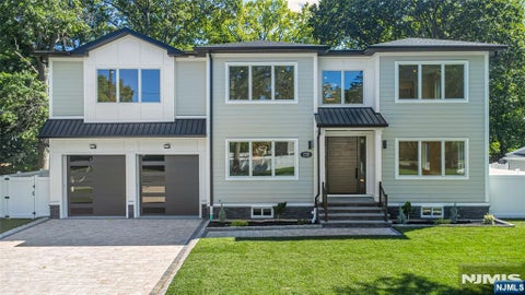 Photo of 778 Wynetta Place, Paramus, NJ 07652 (MLS # 26036313)