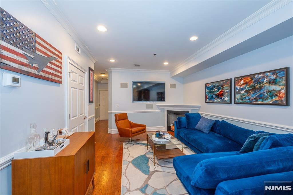 215 Monroe Street 1