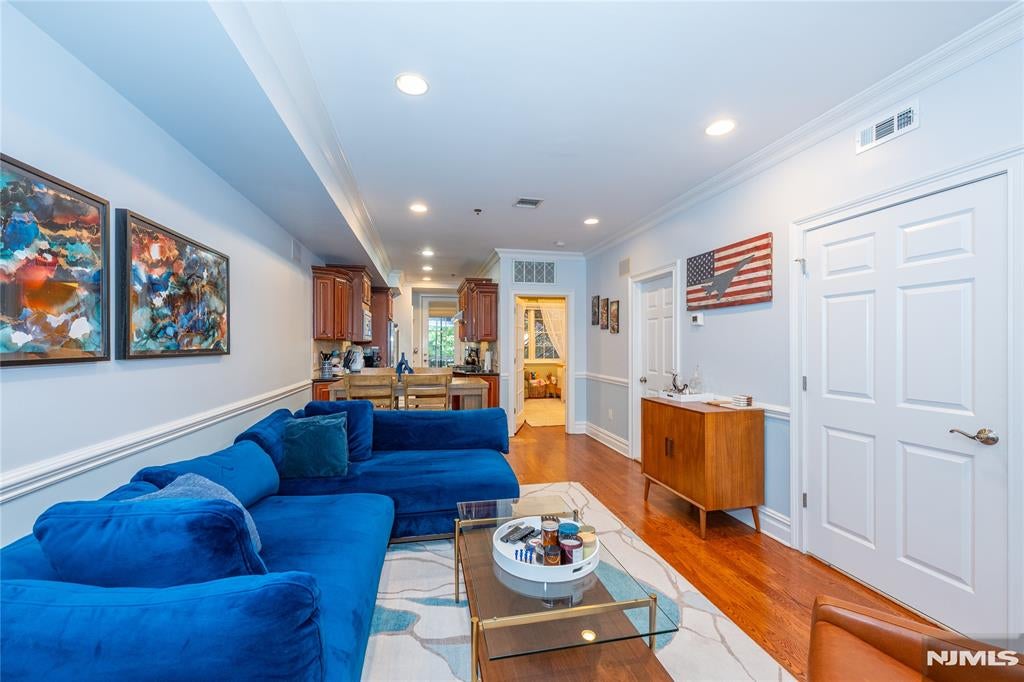 215 Monroe Street 1
