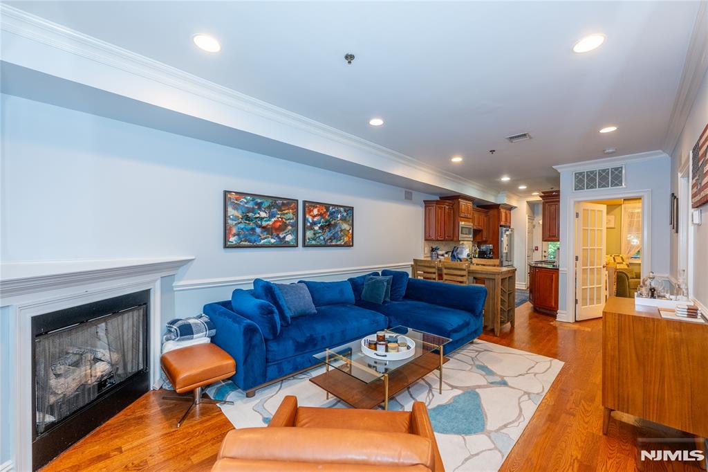 215 Monroe Street 1