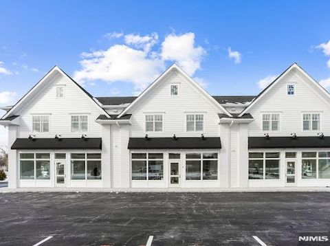 Photo of 445 Ramapo Valley Road, Oakland, NJ 07436 (MLS # 26003495)