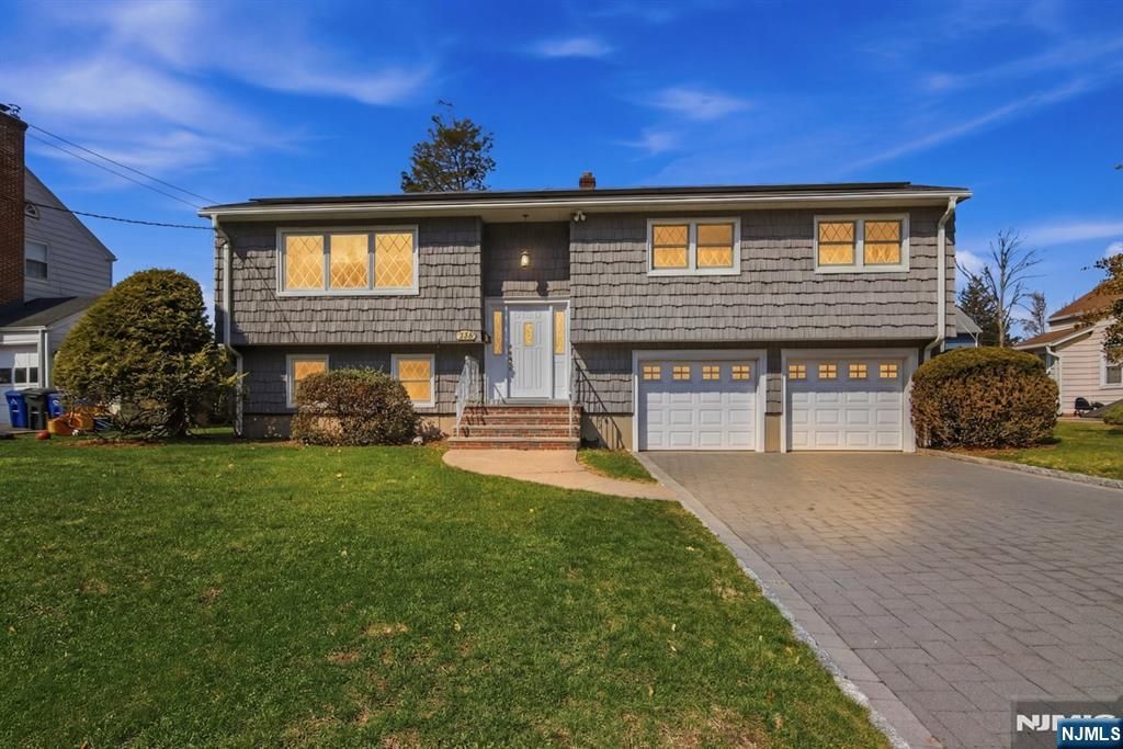 Photo of 240 Ridge Road, Cedar Grove, NJ 07009 (MLS # 26010214)