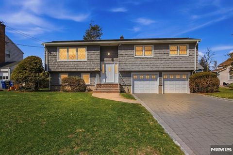 Photo of 240 Ridge Road, Cedar Grove, NJ 07009 (MLS # 26010214)