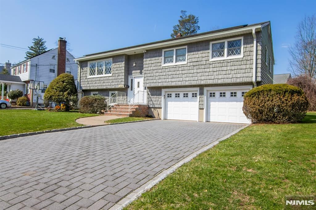 Photo of 240 Ridge Road, Cedar Grove, NJ 07009 (MLS # 26010214)